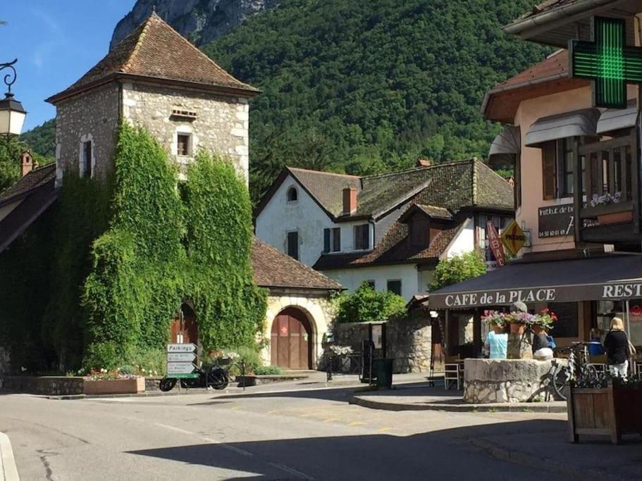 Bel Appartement Au Calme A 5 Minutes Du Village Menthon-Saint-Bernard Exterior photo